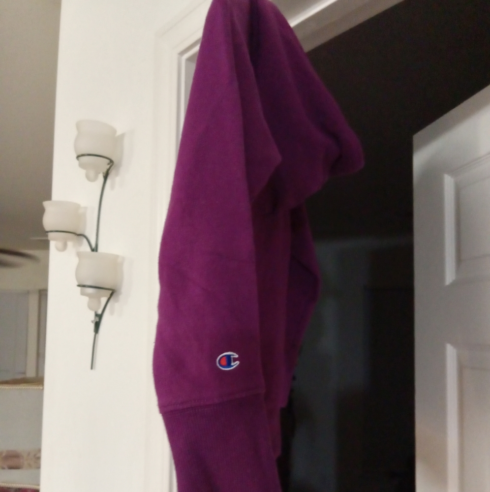 Woman burgundy champion Hoodie small